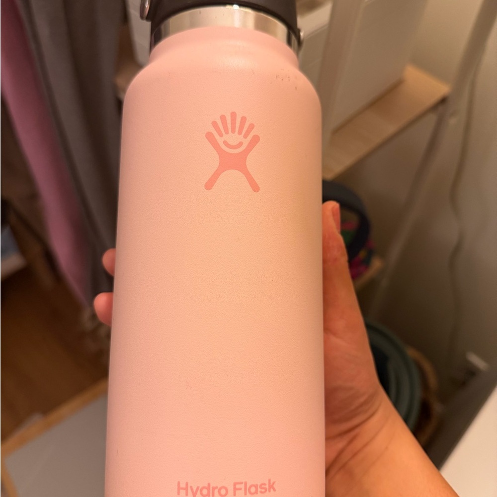 Hydro Flask Light Pink Bottle